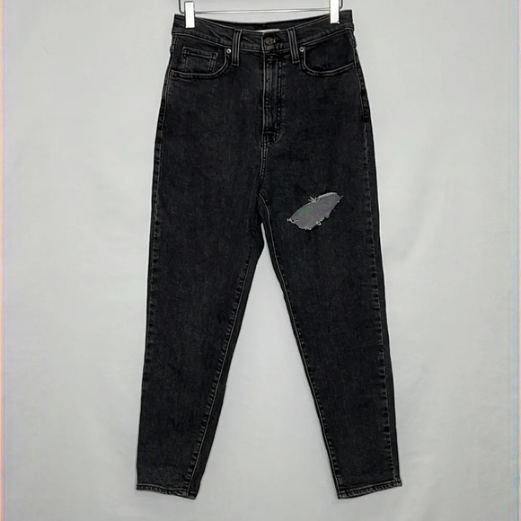 Levi's High Waisted Taper Jeans in Bomb.com - Size 28 - Picture 2 of 9